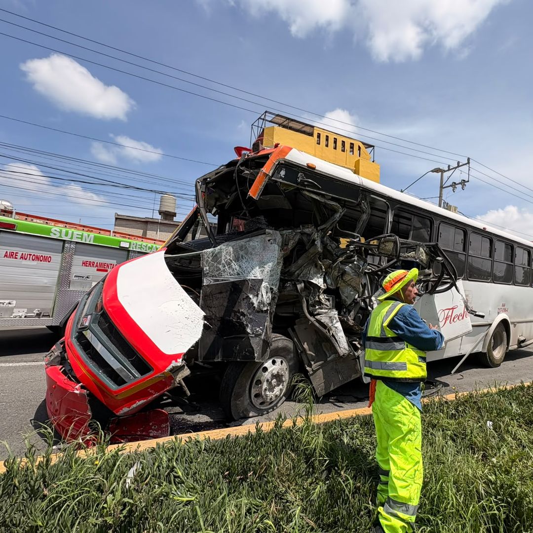 25 Personas Resultan Heridas por Choque de Autobús de Pasajeros en Las Torres, Toluca